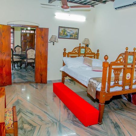 ตริอุม เฮฮริเทจ วิลลา Villa Chengannur ภายนอก รูปภาพ