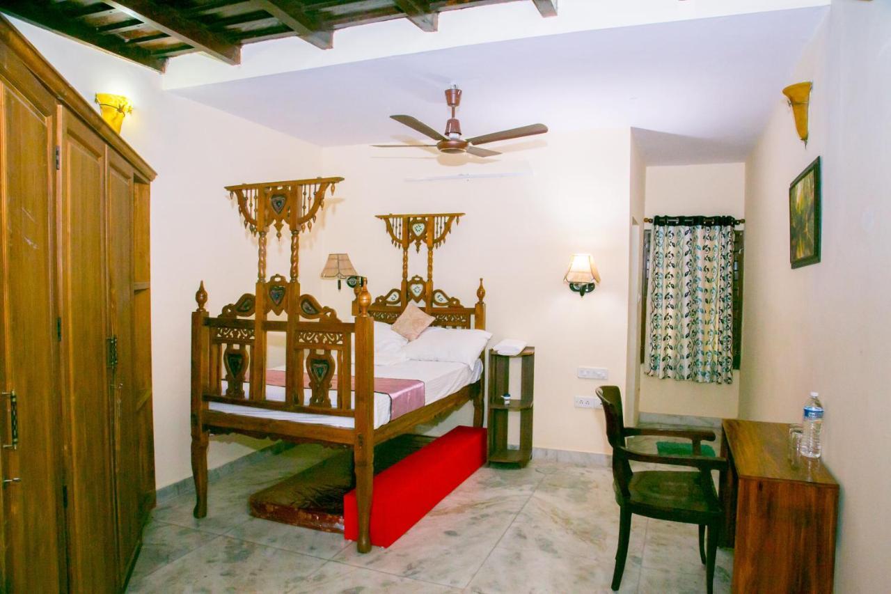 ตริอุม เฮฮริเทจ วิลลา Villa Chengannur ภายนอก รูปภาพ
