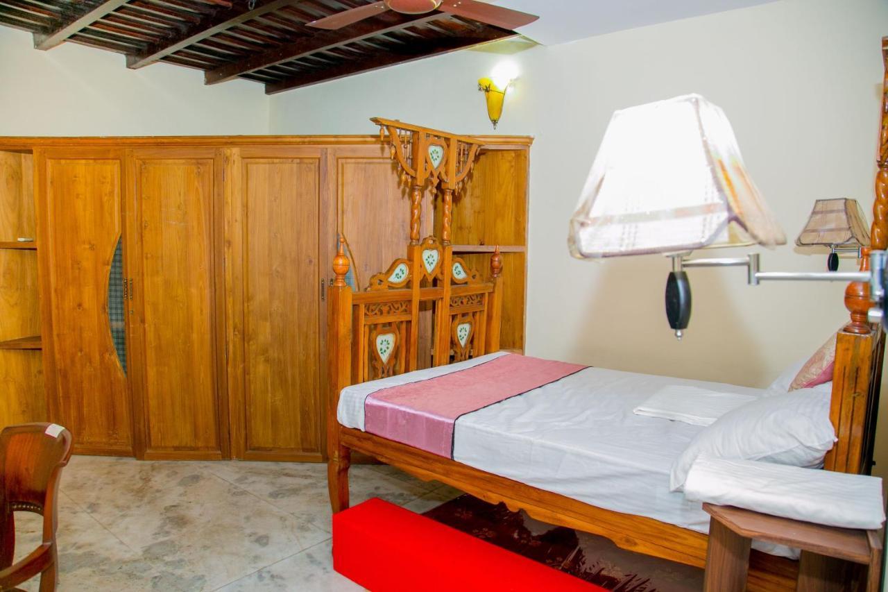 ตริอุม เฮฮริเทจ วิลลา Villa Chengannur ภายนอก รูปภาพ