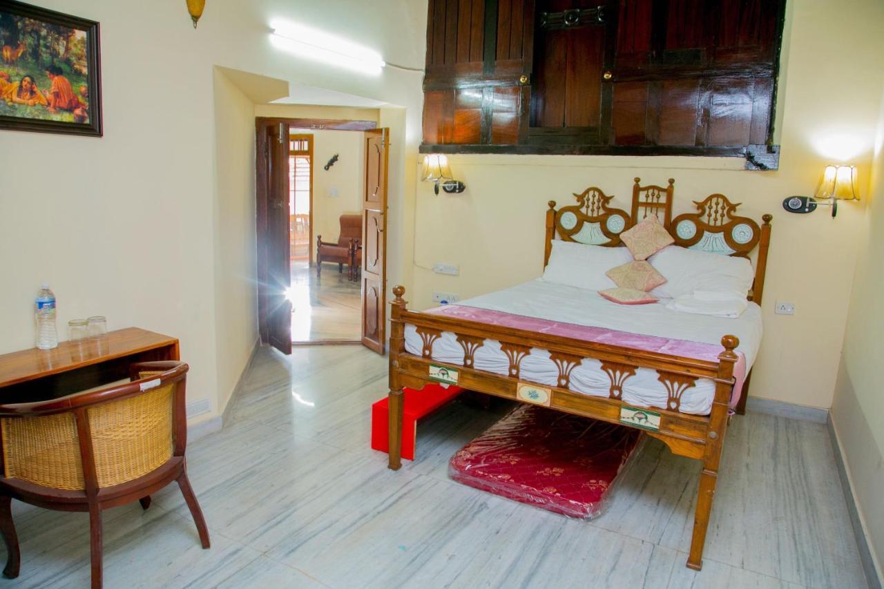 ตริอุม เฮฮริเทจ วิลลา Villa Chengannur ภายนอก รูปภาพ